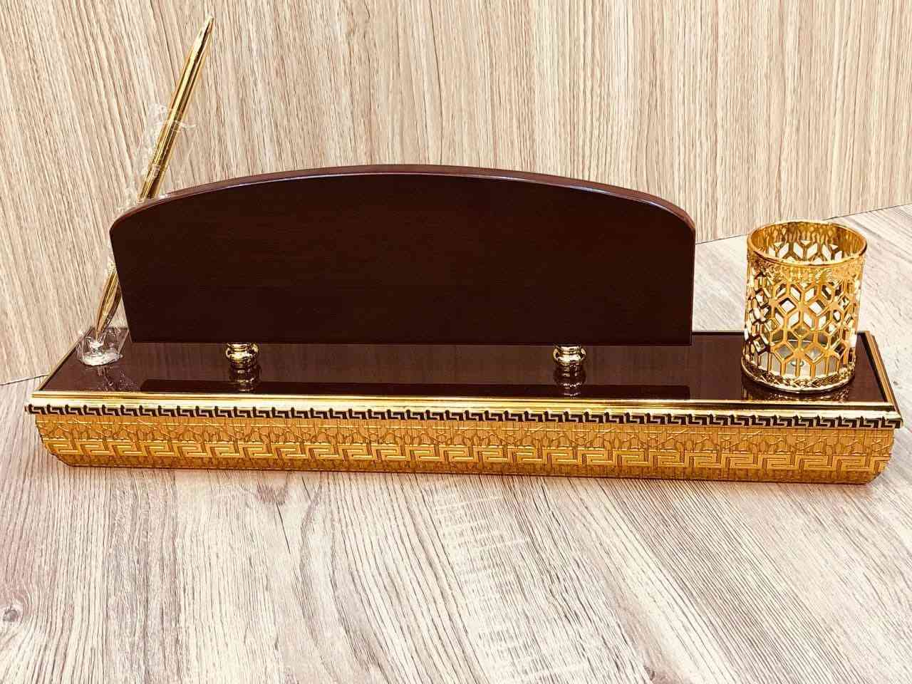 #دروع_كريستال_وخشب حسب_الطلب
#لوحة_اسم_مكتب 
متوفرة لدينا بأشكال مختلفة 
بأسعار مناسبة  
 بدقة عالية 👌✌️

مكتبة ألوان 
*********** 
alIaLiA89 تليكرام
