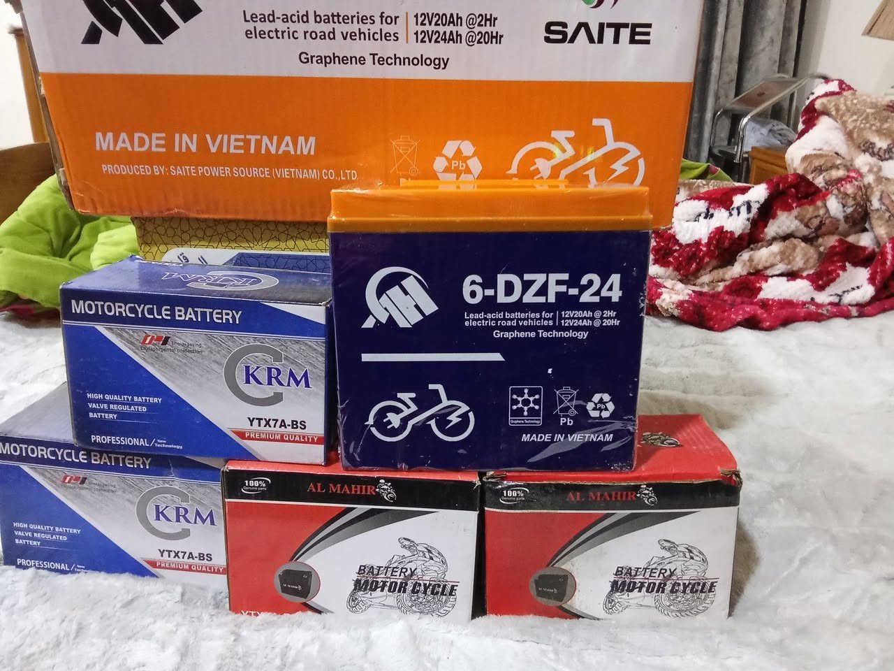 بطاريات 12فولت  للبيع..بالبياع خلف فلكة درويش ***********
