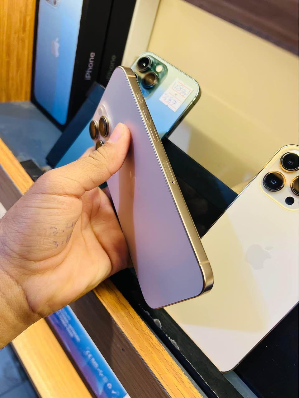 16 برو ماكس بطارية 93 ذاكرة 256 لون صحراوي نظافة 100‎%‎ كامل الملحقات ✅
***********
كربلاء الرجيبة مقابيل ماركت الدعمي 3 
توصيل جميع المحافظات كربلاء, العراق
