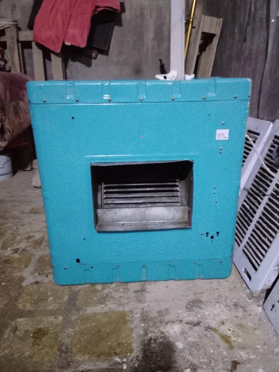 السلام عليكم  عندي مبردة  استخدام هذاك الموسم للبيع... سعرها ب100 التواصل على هذا الرقم***********
