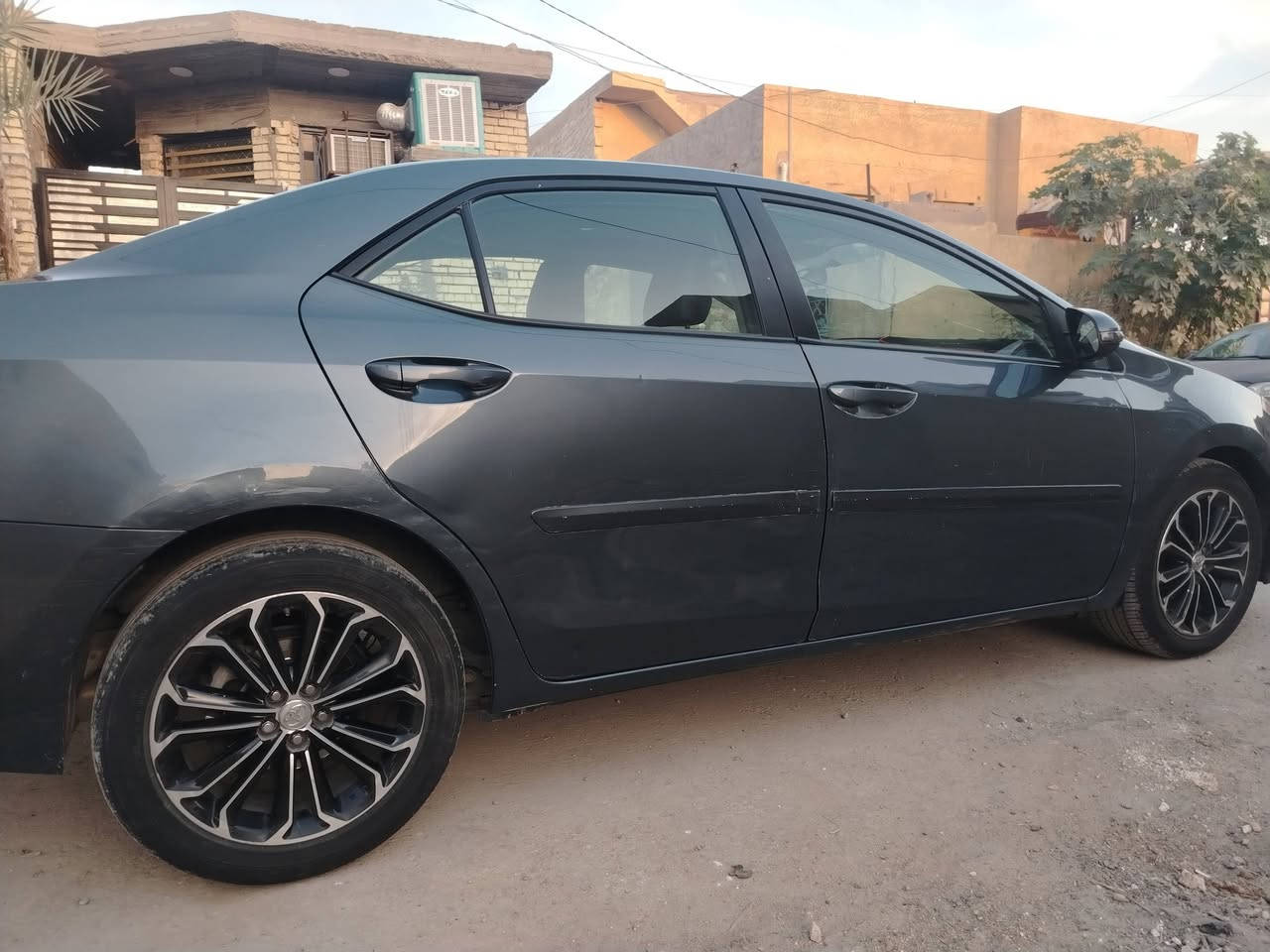 السلام عليكم ورحمة الله وبركاتة كورلا 2014 رقم بغداد  وارد أمريكي فئه S فول مواصفات ما عدا البصمه حادثها جاملق امامي الايسر مبدل نفس اللون بدون دواخل والبنيد مصبوغ نفسه محرك وكير انضاف جدا تبريد شغال تخم تاير جديد ويل كب حجم 17 تحكم استيرن جهتين شفتات سرعه وكروس سرعه اشاير بل مري فتحه سقف شاشه وكامره لايت زنون كشنات جلد مكان السياره بغداد السعر 118 وبيها مجال للاستفسار الاتصال على الرقم ***********//***********
