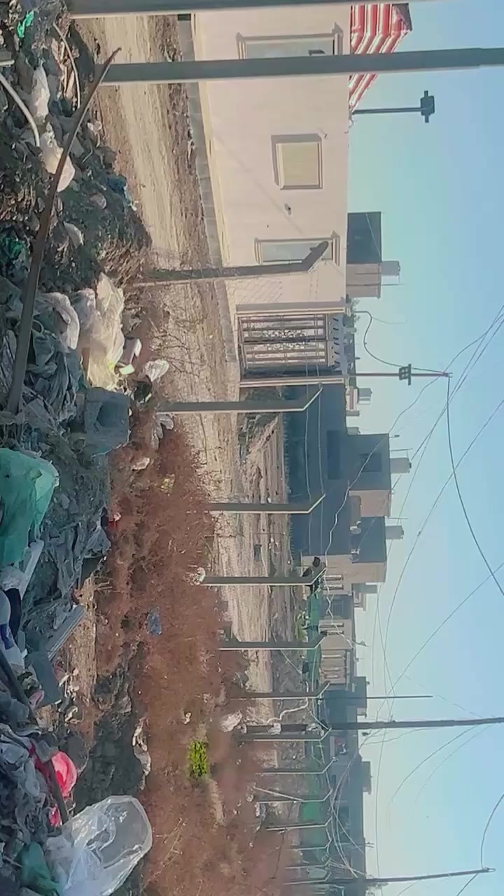 عندي ١٠٠ ركن مربعه ع شارعين يم جامع الكرطان قريب الدهامش الاستفسار الاتصال ***********
