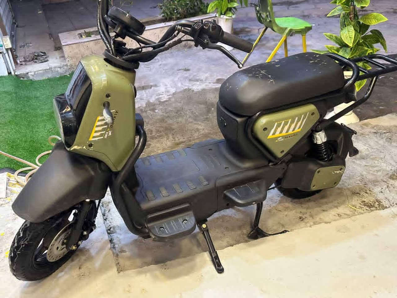 سلام عليكم دراجه للبيع يولنكو نضيفه خمس بطاريات تلث سرع حقيقي تمشي 60 تقرالك 99 السعر 570وبيها مجال الاستفسار ع الرقم ***********متواجد واتساب
