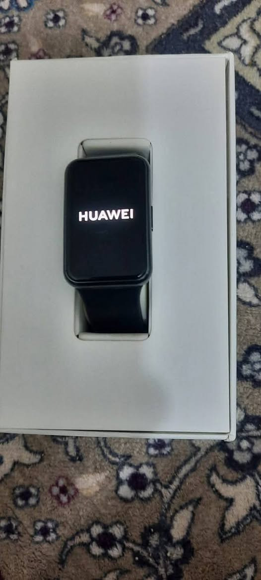 ساعة هاواوي امولد الشحنه الواحده تدوم 10ايام ساعة ذكية تكدر تتعرف على المواصفات من خلال اليوتيوب ماخذه 120الف
رايدهه 85وبيه مجال بصيط مكفوله اي ضرر مابيه
*********** وتساب مكاني بغداد
