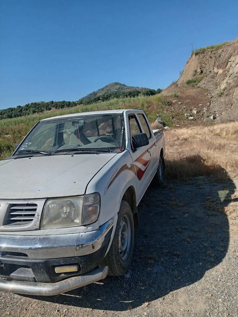 نیسان بۆ فرۆشتن پارەی بڕاوەیەکە 43 گەڵاو کەمێک معامەلە ، مۆدیلی 2001 تەبریدە پاوەر نیە ئاڕمی ڕێگە پێدانی هەیە هیچ کێشەی نیە سەیارەکە گێڕمو مەکینەی مەزبوتە کامل بۆیاخە وەرگەراو شانی دایانی نیە بەس داعمی هەیە بێ ناوگرتن . ناونیشان پێنجوێن بۆ زانیاری زیاتر پەیوەندی بکە 
*********** السليمانية, العراق
