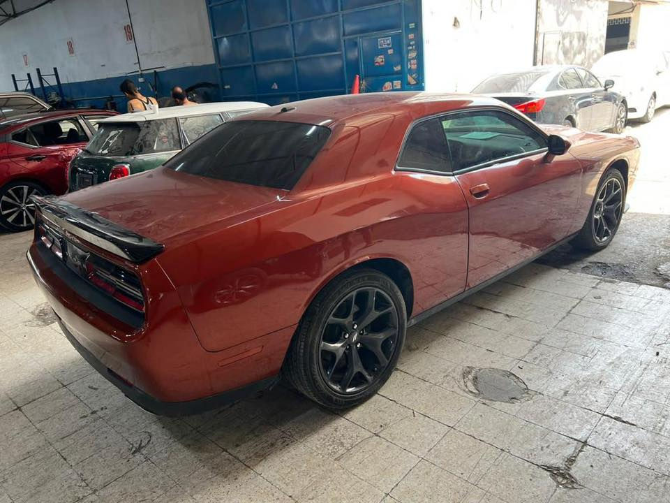 Dodge Challenger 2020 SXT
مستعجل ع البيع 139 ورقه وخواتها اغلى
رقم بصرة بأسمي تحويل ثاني يوم
ماشيه 88 الف
شغل الكشنات كنتاره جلد وشامو بلون السياره 
درگه SRT كاربون ڤايبر 
لون مشمشي مميز جداً 
بيها قطعتين تبديل وقطعة صبغ 
رقم الشاصي 2C3CDZAG4LH240125
للاستفسار ***********
