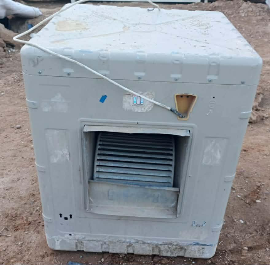 سلام عليكم  للبيع مبردة حجم ونص شغالة كامل بدون عيب توصل عل رقم موبيل ***********
