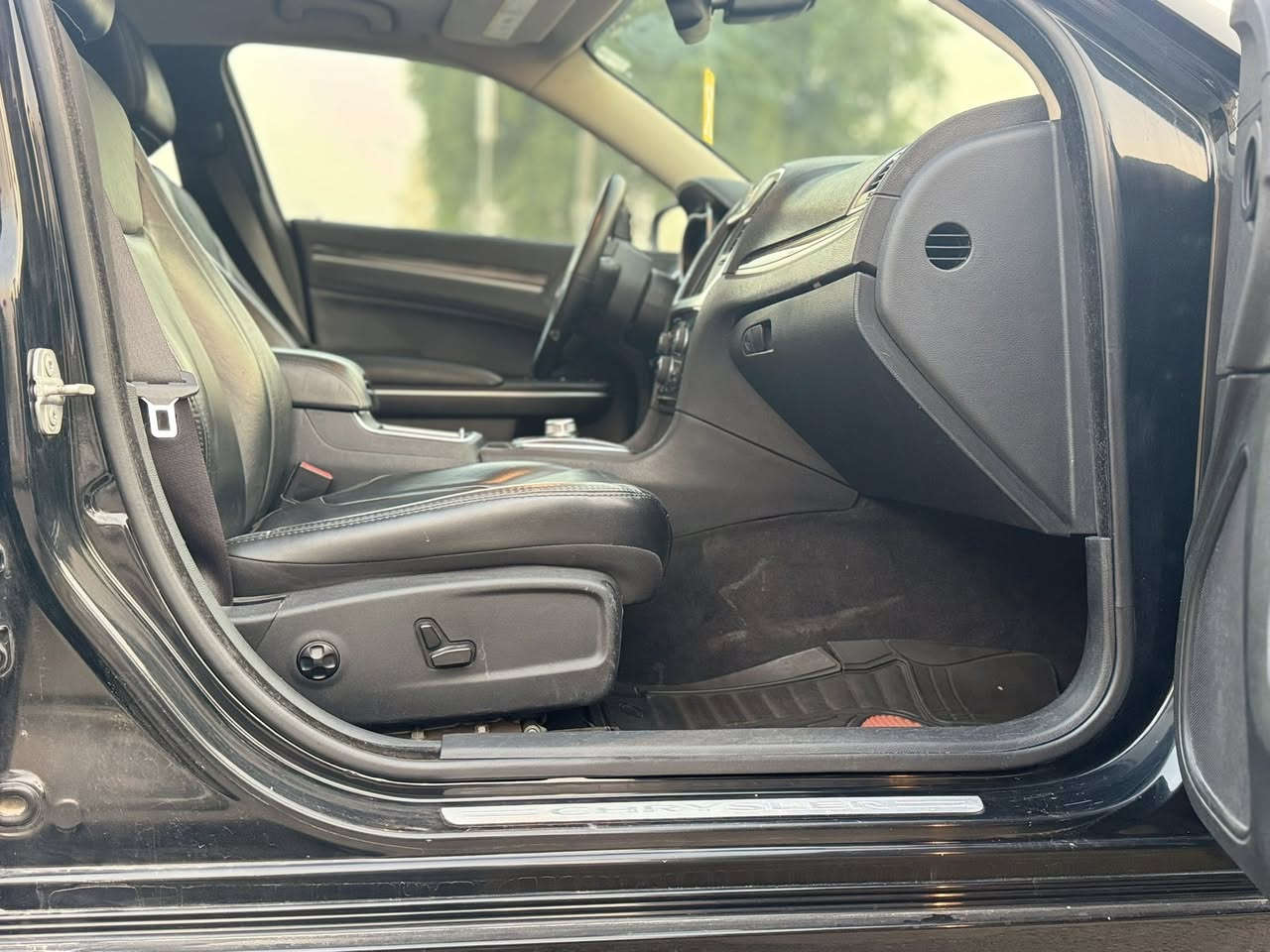 سلام عليكم
اوباما c300 للبيع 
موديل 2016
‏‎• اللون: اسود 
‏‎ • ماشي: 78  .  الف  ميل 
‏‎ •  استخدام خاص
‏‎ • دخول كلين بدون حادث 
‏‎ • صبغ بالعراق اقل من  40 سنتمتر بالجاملق الايمن 
‏‎ • مواصفات كاملة:�
‏‎ ◦ كشن + تدفئه
‏‎ • بانوراما 
برده خلفيه‎
خزن ميموري   
ستيرن تدفئه‎

‏‎ويل 18 مكسيكي 

‏‎رقم بغداد مميز 

‏‎📍 مكان السيارة: بغداد – الرصافة 

للاستفسار 
‏‎📞 اتصال: ***********
