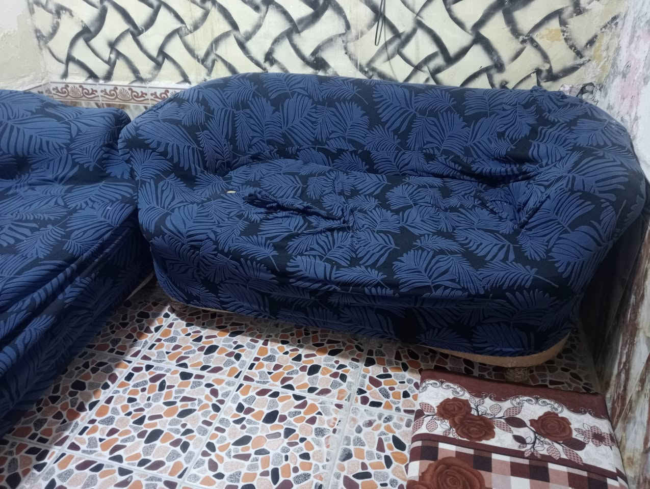 قنفات كويتيه قويات كلش 3 كبار و2 ابو النفر مجموع 9 مقاعد السعر 125 المكان حي الاصدقاء الرابعه ***********
