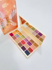 باليت ٢٤ لون • سوف ميكب ريفوليوشن • مات ولامع