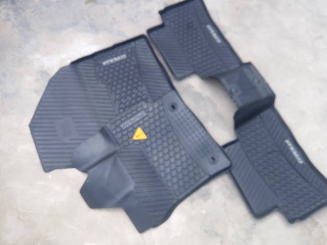 ارضيات كورولا اصلي ربل 2020 وفوك ترهم سعر85الف مكان موصل ايسر رقم ***********
