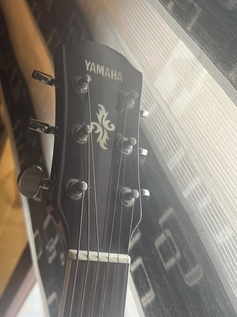 غتيار yamaha
Yamaha APX500
مع preamp
و allen key


**إذا كنت صاحب هذا الإعلان وتريد حذفه لأي سبب، رجاءا أرسل رسالة إلى الدعم الفني**