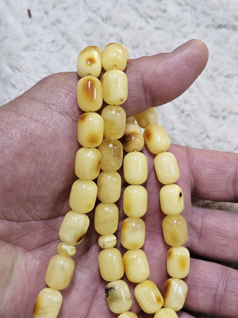 عودة مع عشاق المسابح الخشنه 
مسبحة من كهرب بحر البلطيق الحر الطبيعي قليل الشوائب وبجراخه برميلي صندوقي  شرط وضمان مدى الحياة بأصالة الخامة لاكبس ولاضغط ولا مسال ولامعالج ولاكهرب صيني 
وزن ٤٧ غرام ٤٨ حبه قياس ١٠×١٣.٥ ملم


**إذا كنت صاحب هذا الإعلان وتريد حذفه لأي سبب، رجاءا أرسل رسالة إلى الدعم الفني**