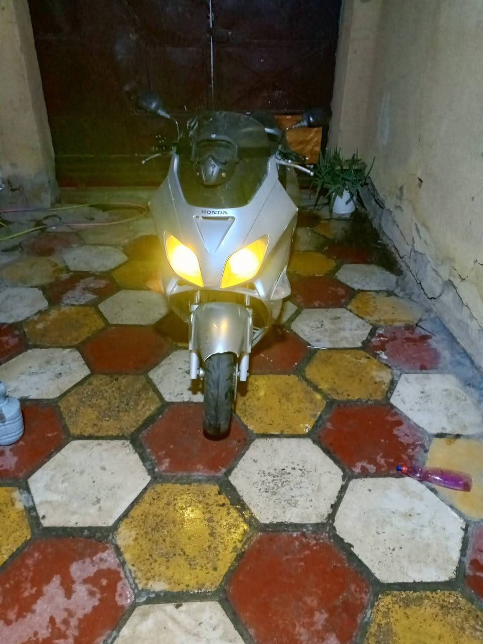 سلام عليكم من رخصت الادمن فوزسه 0.6شغاله بيه بس كلج امامي تبان 550وبيه مجال قليل وستفسار أكثر عله هاذه رقم ***********
