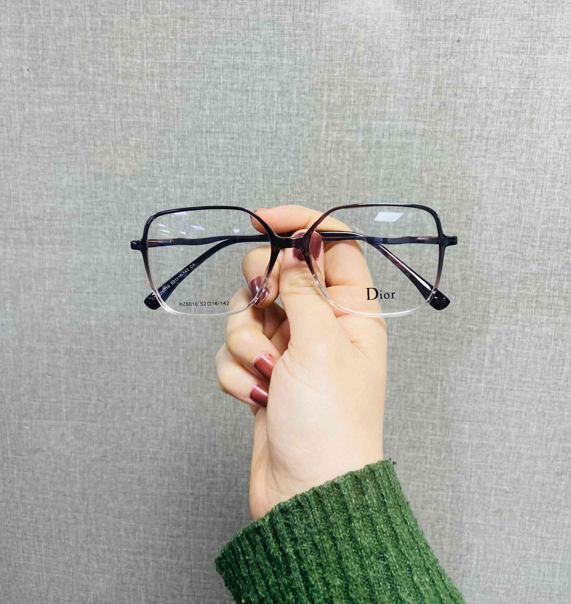 عوينات الهشام
,,,,,,,,,,,,,,,,,,;;,
عدسات طبيه/ تجميليه (ضمان لمده سنه.وتستطيع ان تلبسها بعينك دائما)
عدسات نظارات طبيه( كورية المنشا.وبيها ضمان)
اطارات من ماركات عالميه غير قابله للكسر
عروضنا مستمرة وباسعار رمزيه قياسا بالاخرين
تستلم نظارتك في حينها
البس نظارتك .بفحص دقيقه وغير مسببه للازعاج. ولاتسبب اي مضايقات عند لبسها
خصم : للطلاب والمعلمين والاساتذه ..والايتام والارامل
العنوان/ الاعظميه / سبع ابكار / مقابل مشتل الشرق/ فرع المضمد ابو سجاد / مجاور مياه الجوهرة
*********** ( واتساب)
زورونا ..تجدونا في خدمتكم ونرضيكم
