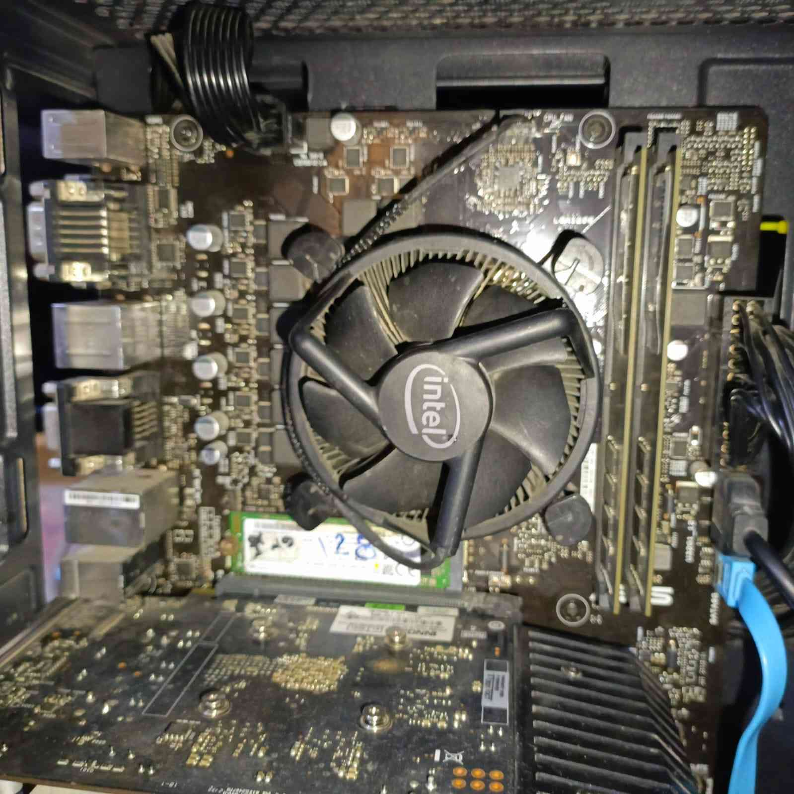 السلام عليكم من رخصة الادمن
🔥 PC Gaming للبيع 🔥

✅ Core i5 10th Gen F
✅ RAM 16GB 3200MHz
✅ GTX 1650 4GB
✅ M.2 128GB
✅ SSD 500GB
✅ HDD 500GB
✅ ASUS H510
✅ DeepCool 750W Bronze PSU
✅ 4 Fans RGB

الجهاز نظيف وأداءه ممتاز ويشغل أغلب الألعاب بسلاسة 🎮
مناسب للـ Gaming والدراسة والمونتاج

💰 السعر: 700 ألف قابل للنقاش للجادين فقط

📍 كربلاء - طويريج - شارع الباشه


**إذا كنت صاحب هذا الإعلان وتريد حذفه لأي سبب، رجاءا أرسل رسالة إلى الدعم الفني**