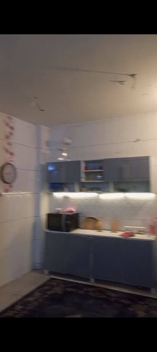 بيت للإيجار في منطقة البلديات الأسمنت المساحه ٧٥م طابقين استقبال ومطبخ وصاله وصحيات خارجية وصحيات بالداخل وغرفتين نوم الطابق الثاني للاستفسار الاتصال على الرقم *********** متوفر واتساب
