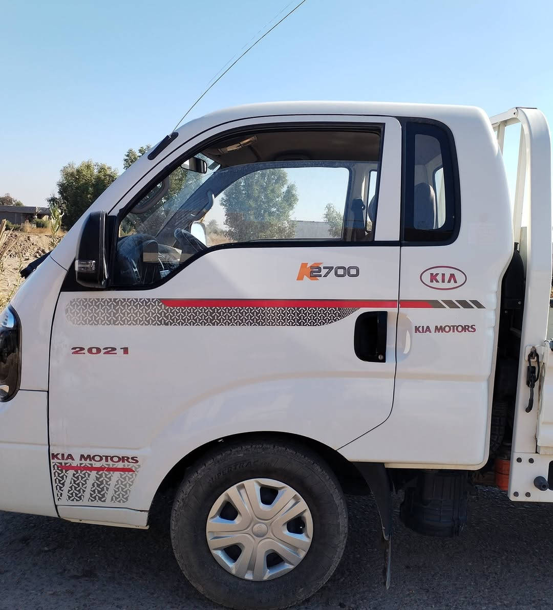 السلام عليكم 
كيا بنكو موديل 2021  محرك 2700 بلادي
محرك كير اكسن مكفول 
مكفولة من تبديل وضربة ماعدا جهه الباب السائق خفيفه موضحه بالصور 
سيارة علا وضع الشركة 

رقم بغداد تحويل ثاني يوم مباشرتنا 

سعر 137$ وبي مجال 
مكاني بغداد.  المحموديه 
رقم الهاتف ***********
