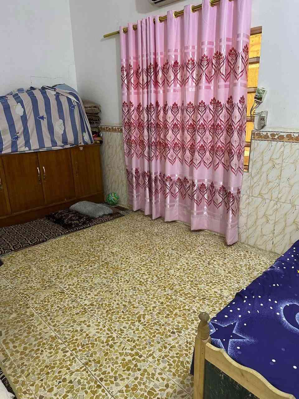 السلام عليكم
بيت للبيع في كربلاء مقابل مخازن العتبه شارع حسن ابو الدهن
المساحة ٢٠٠ متر طابقين استقبال وصاله وغرفتين وصحيات ومطبخ في الطابق الاول والطابق الثاني غرفتين وصحيات وسطحين السعر ١٨٥
للاستفسار ***********
***********
