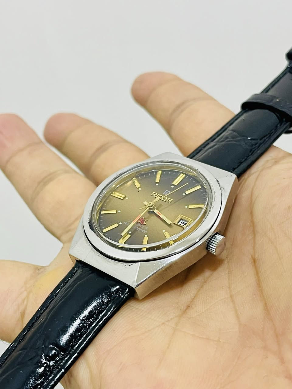 ريكو قديم نصب تكويك مكينة 17 حجر نظافة تامة قطر 38 سير جلد  نافذة للشهر يوجد توصيل لجميع المحافظات


**إذا كنت صاحب هذا الإعلان وتريد حذفه لأي سبب، رجاءا أرسل رسالة إلى الدعم الفني**