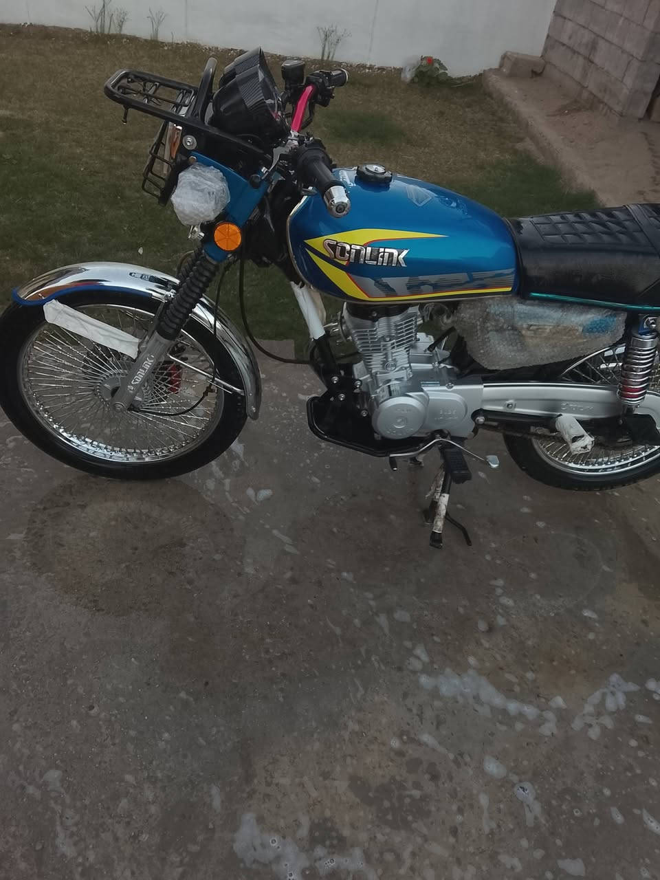 سلام عليكم دراجه تايكر للبيع موديل 25 اوصلي بيه كمرك كامله الدراجه ما ناقصه شي تجي تفحص وشوف السعر 875وبيه مجال يرضيك العنوان رمادي جويبه قرب جامع دكتور جمعه الهاشم الرقم***********/***********
