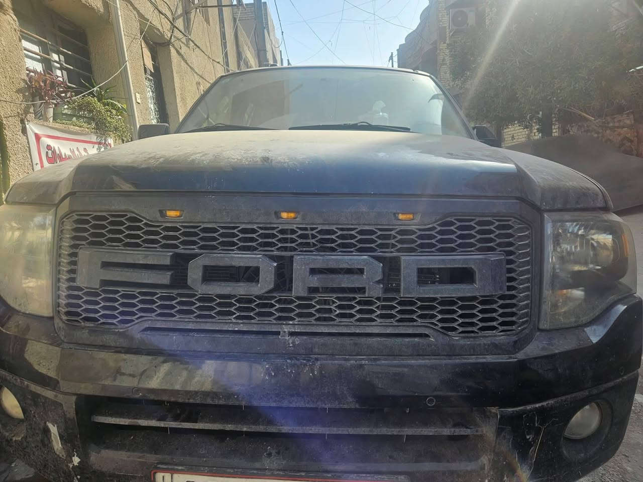 السلام عليكم
للبيع غراض فورد اكسبيديشن 
باب فورد اكسبيديشن 2012جهة السايق لون اسود السعر 250 الف
شباك نيكل اصلي 100 الف 
شباك اصلي مصبوغ اسود 75 الف 
شباك تجاري مكتوب كلمة فورد اسود 140 الف
مسجلات 2 سعر الواحد 50 الف
للاتصال ***********  بغداد مدينة الحرية متوفر وات ساب
