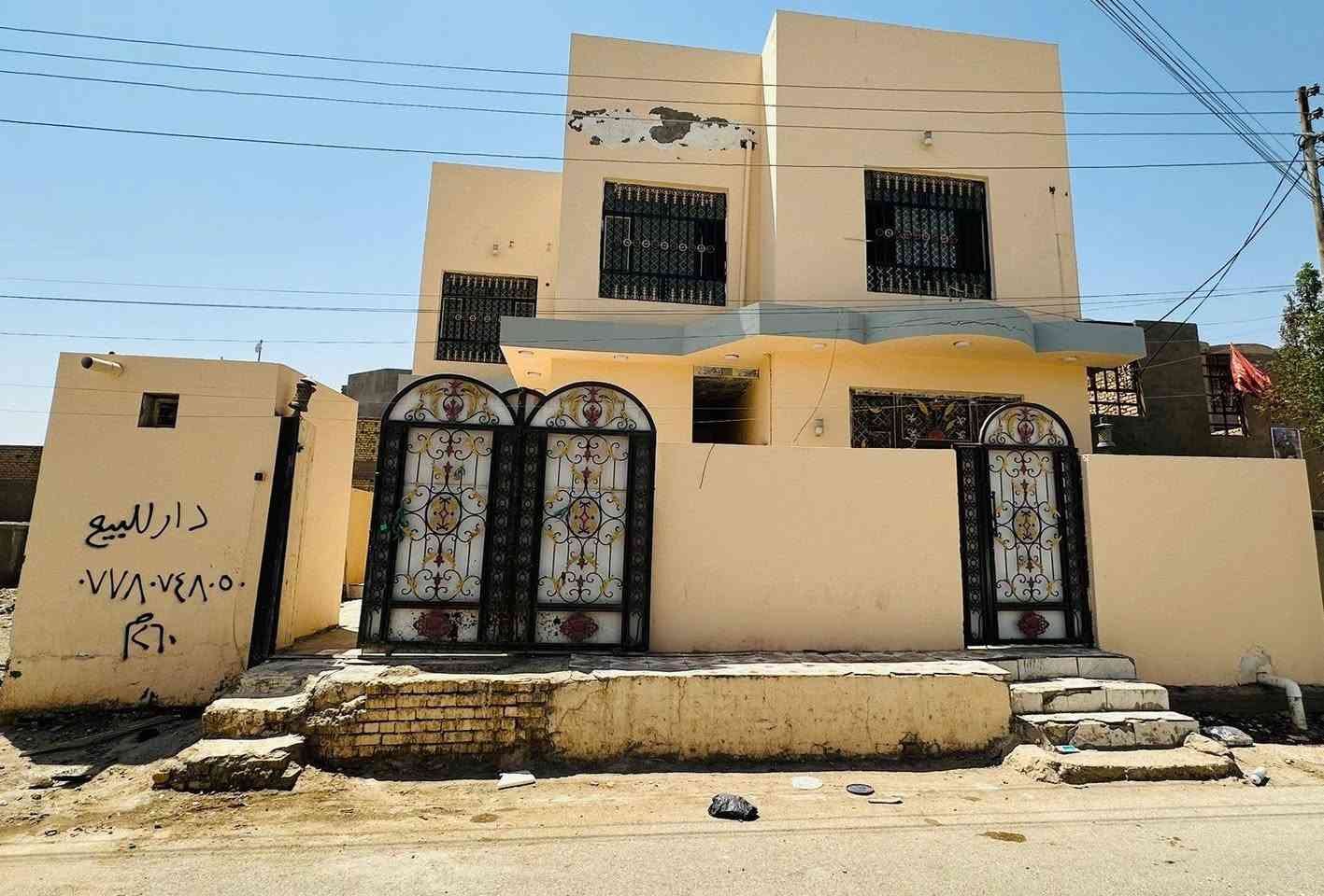 على بركة الله 
دار سكن للبيع بالقاطع طابو صرف باسمي مباشر التحويل بل عقاري 
 كل الخدمات متوفره الدار طابقين مقابيل الصفوه شارع التبليط طابقين الاول يحتوي على استقبال كبيره ومجمع صحي مجاور الاستقبال وغرفتين وصاله ومطبخ وصحيات خارجيه وداخليه  والطابق الثاني ثلاث غرف وصاله سطحين  
المساحه [260] متر
الواجهه[ 13]متر  والنزال 20 متر
بناء جديد كله طابوك وكونكريت الاساس والسقف الاستفسار الاتصال على الرقم واتساب او مراسله الصفحه شخصيا

***********  وتساب 
***********
