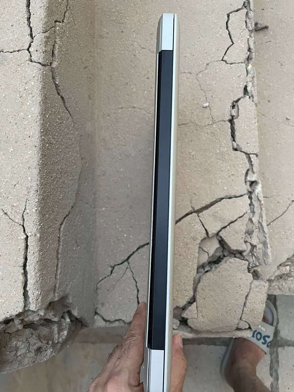 ١-ماك بوك برو ٢٠١٥ كله شغال بس مرات يطفة ومرات يستمر ساعات يشتغل طبيعي للبيع بسعر مناسب 275
٢-ماك بوك برو بدون هارد وبدون رام ولا شاحنة أبيعه ب ٥٠ الف على وضعه 
٣-لابتوب ايسر كرو بوك منصب بيه ويندوز ١١ شغال كله وبيه هارد m.2 128 عدا البطارية والماوس ما يشتغل وانطيه وياه ماوس للبيع ب 75 الف 
ملاحظة اللي على باب الله ويأخذهن شلعة وحدة احسبهم كلهن ب 350 الف شراي تعال حاص وبخدمتك
