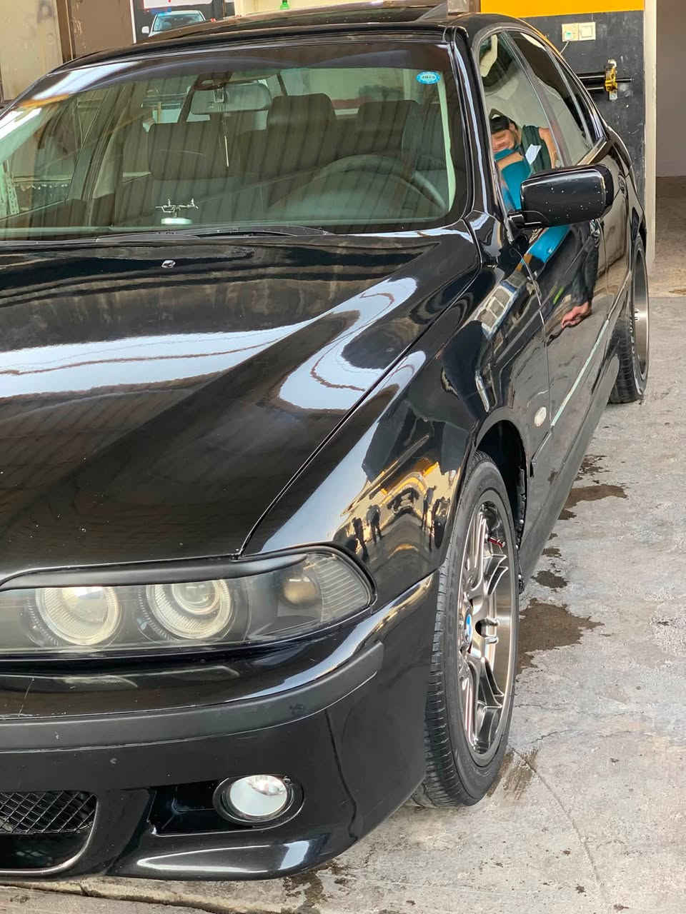 BMW سەقەڕ
مۆدیل2001
فول مواصفات 
مەكینە 528
لێدراوێكی پێشی لای سەكنی هەیە هەموو شتێكی بە شەرت
سعر85$
***********
***********
