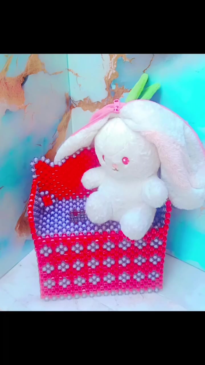 🐇✨ اللطافة والفخامة في قطعة واحدة!
شوفوا هالجمال.. علبة كلينكس (مناديل) مصنوعة يدويًا من الخرز على شكل أريكة كأنها قطعة ديكور من عالم ديزني! 😍✨
اللون الأحمر والأبيض يعطيها لمسة دافئة ومميزة لأي زاوية ببيتك، والأرنب الجميل محليها بزيادة 🐇❤️.
كم تقيمون هذا الإبداع من 10؟ 👇💬🐇


**إذا كنت صاحب هذا الإعلان وتريد حذفه لأي سبب، رجاءا أرسل رسالة إلى الدعم الفني**