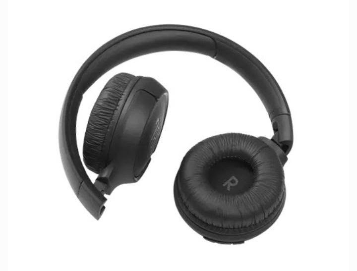 #سماعات رأس لاسلكية JBL Tune 510BT 
#بسعر 20 الف فقط 

* تقنية الصوت: تدعم ميزة JBL Pure Bass Sound للحصول على صوت جهير نقي وقوي.

* عمر البطارية: يصل وقت تشغيل البطارية إلى 40 ساعة متواصلة لشحنة كاملة واحدة.

* الشحن السريع: شحن السماعة لمدة 5 دقائق فقط يمنحك ساعتين كاملتين من الاستماع عبر منفذ الشحن الحديث USB-C.

* الاتصال: تعتمد على بلوتوث مستقر والاتصال متعدد النقاط لتبديل الصوت بسهولة بين جهازين.

* التصميم: تتميز بهيكل خفيف الوزن ومريح مع وسائد أذن ناعمة، بالإضافة إلى قابليتها للطي لتسهيل حملها أثناء التنقل والعمل أو الرياضة.


**إذا كنت صاحب هذا الإعلان وتريد حذفه لأي سبب، رجاءا أرسل رسالة إلى الدعم الفني**