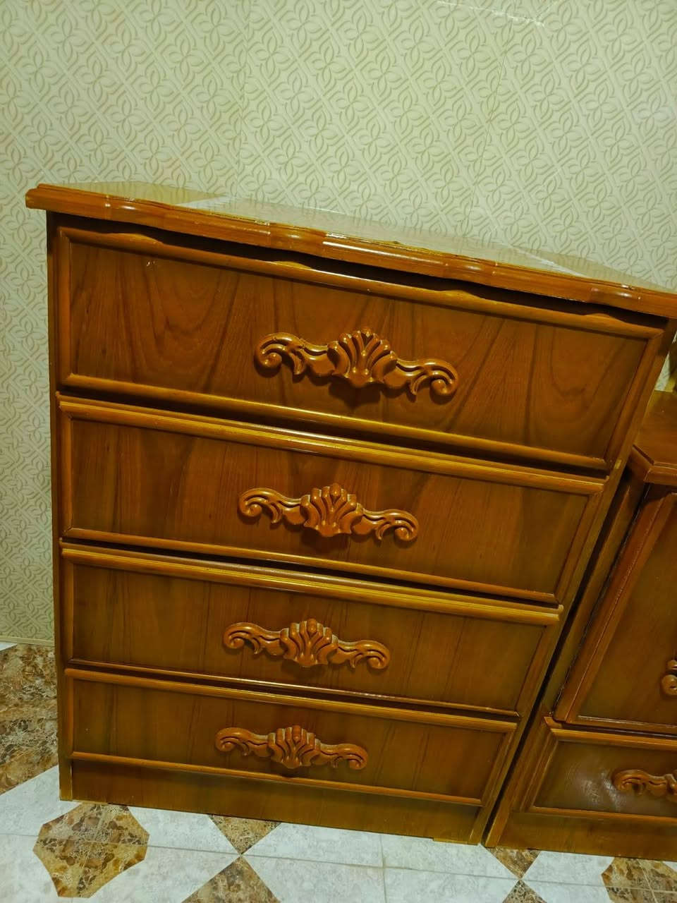 غرفه للبيع اسعر مليون وبيها مجال.. ***********
