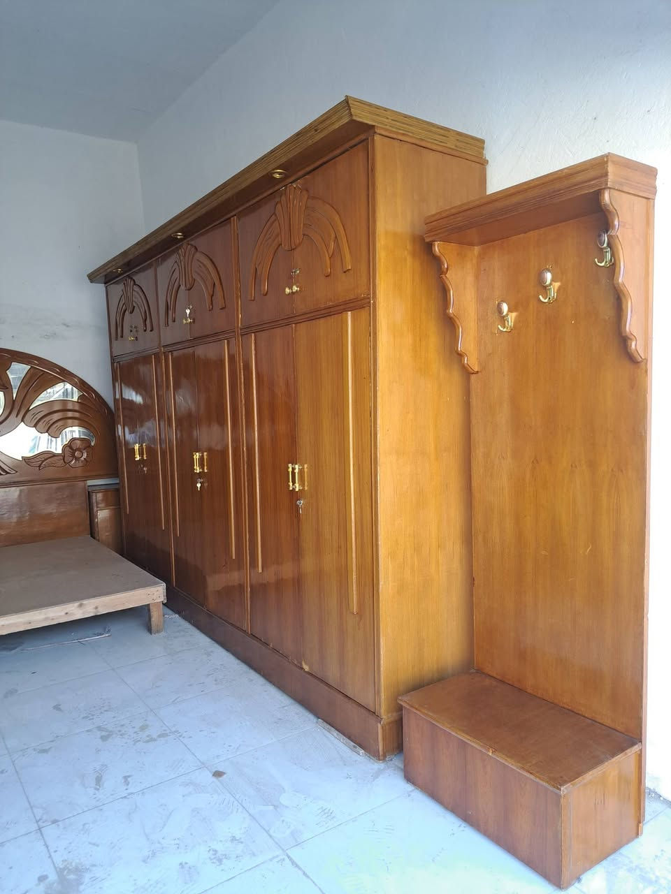 سلام عليكم غرفه نضيفه مستعمله خشب قوي لسعر450وبيها مجال لستفسار ***********
