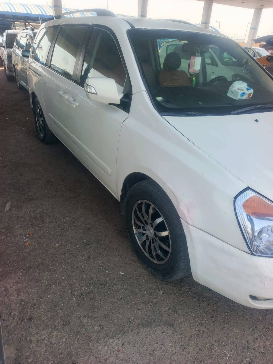 السلام عليكم كيا سيدونا موديل 2012 وارد امريكي حادث صندوق فقط رقم انگليزي او الدولي اجره بغداد بسمي 
تحويل ثاني يوم مصفرى هيئه وضريبه 
حداده جديده 
تايرات جديده صار 20يوم من تخمته
لايت عالي وناصي زينون 
سكن زينون 
دواخل جلد عسلي 
تبريد شغال ثلج 
بيبان كهرباء 
شاشه + تحكم ستيرن شغالات 
كامره خلفيه + مري سقف هم شغالات2
ويل كب 4 
گزوز جديد 
مكينه وكير خير من الله 
خطها الحالي سفوان ساحة سعد 
السعر المطلوب 165 وبيه مجال حگ الجيه 
اخوان الله يرحم والديكم المو شراي لا يتصل ويتعب روحه ولايزعجنه السوك كلشي بيه وللعلم المجال كلش قليل 
*********** ابوعلي
