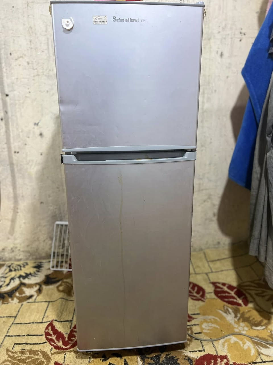 ثلاجه للبيع مستعمله مكاني سوق الشيوخ ***********
