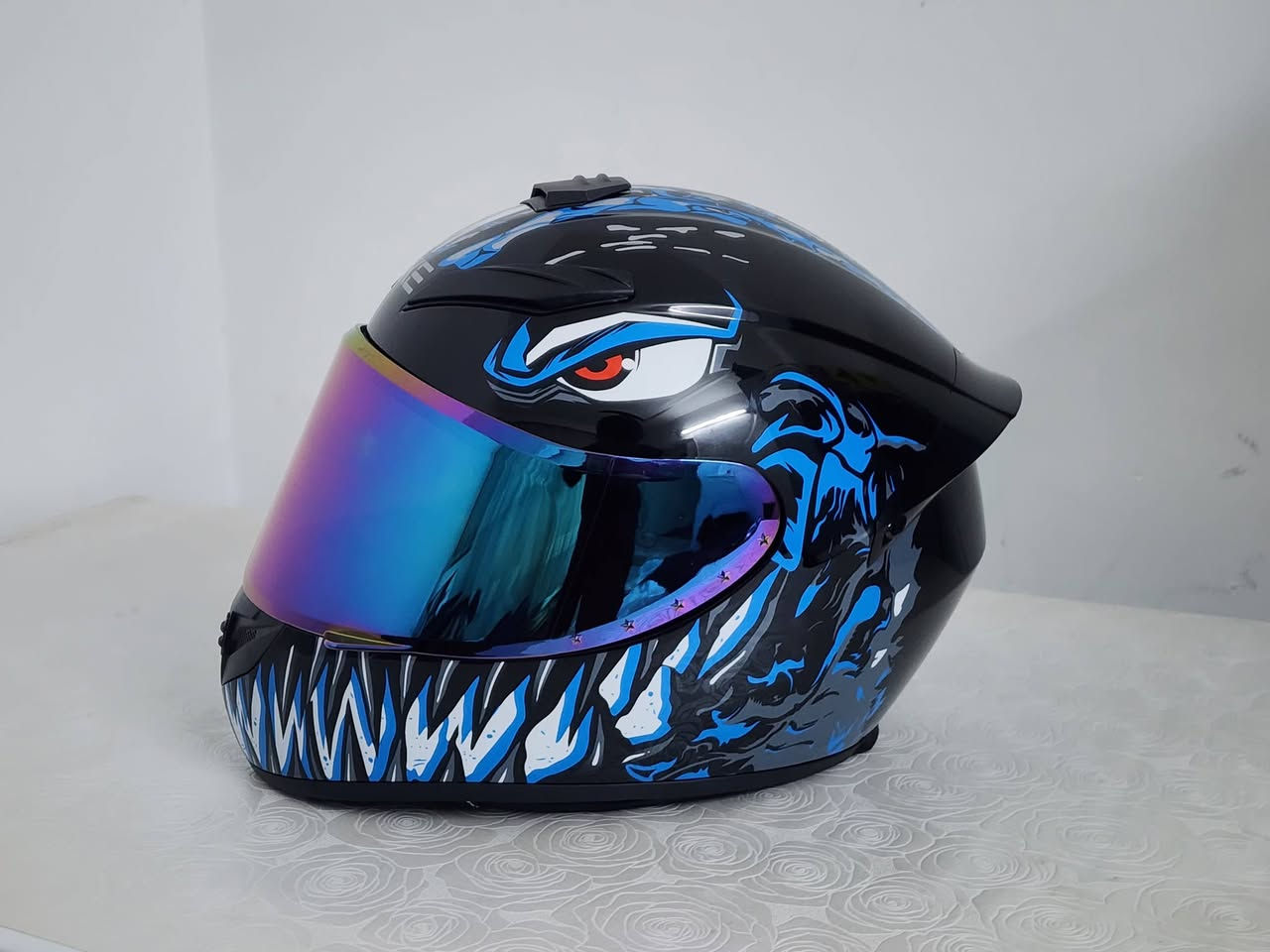 السلام عليكم.. عندي مجموعة غراض دراجات للبيع. الغراض كلها جديدة وما مستعملة أبد. أي قطعة تريدوها، سوولها سكرين ودزولي مسج.. آني بخدمتكم، أو تگدرون تتصلون على هذا الرقم:
​***********
