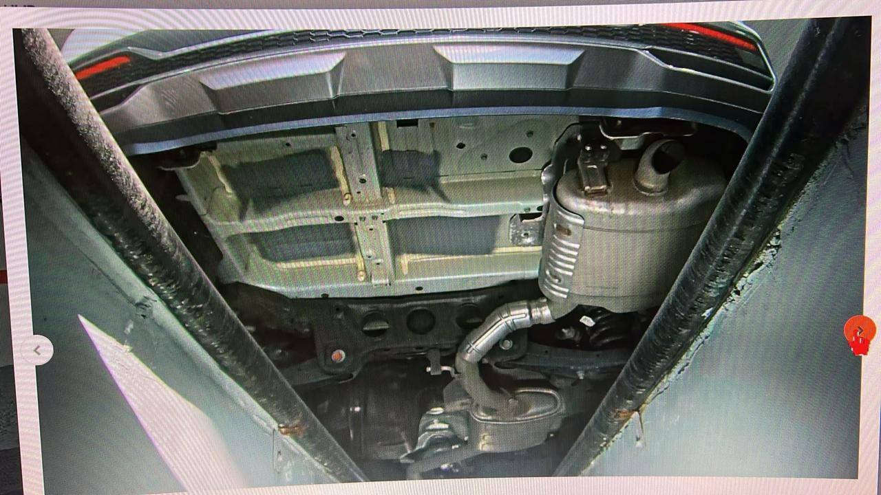 كيا سورنتوا هايبرد موديل 23 محرك 1600 توربوا وارد كوريا فول عدا السقف حديد ماشية حاليا 43000 قابلة للزيادة السيارة من بدون ضرر خمسة ركاب السيارة حلوة ومثل متشوفوها بالصور ورقم بغداد والسعر (28500) دولار
ومامتواجد قليل عالفيس بس الي تعجبه وشراي يتصل على هذا الرقم (***********) واسف عالاطالة
