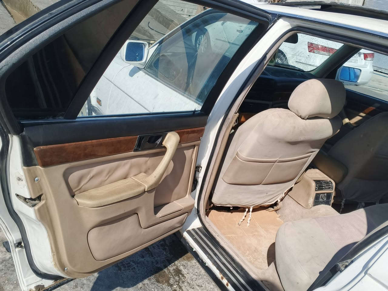 سلام عليكم بي ام 735للبيع لون ابيض رقم بغداد بلاديه سياره
مكينه كايمه صدر نص عمر تايرت زينه داخله يحتاجه ترتيب سياره مال تعمير بدون ضرر بدون صبغ موديل 89 سياره ابيعه علا وضعه مكينه كايمه مكينه كايمه مكان الانبار كرمه كناطر ومراس ب اقل من سعر أو بسعره مو مشكلة اي شي مراوس اروس سعر 30بيه مجال
***********
