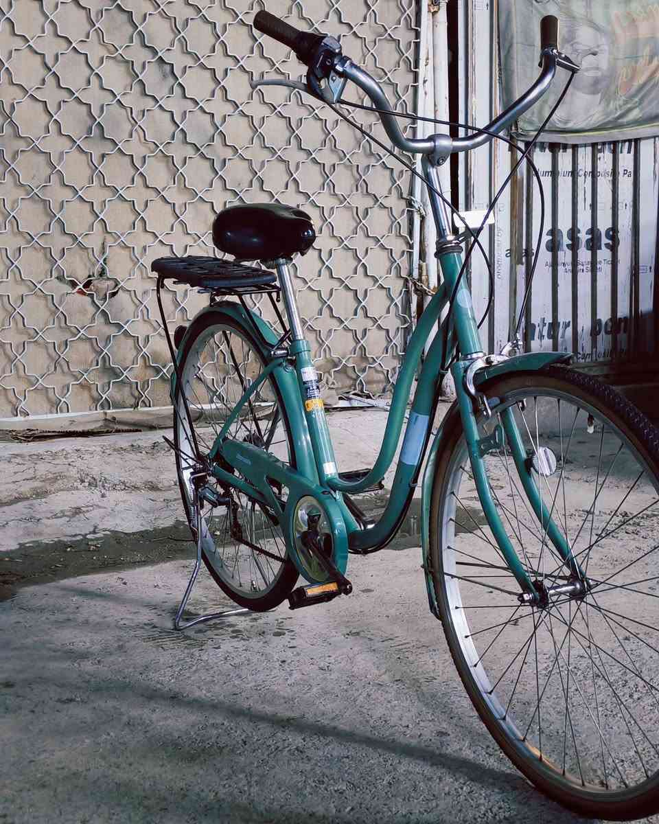 السلام عليكم بايسكل بناتي بطه للبيع نسبة النضافة 80 %لون مميز ويحتوي العكرب على 8نمر خلفية شغال للاستفسار الاتصال على
*********** 

***********
