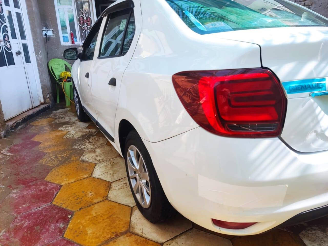 السلام عليكم رينو سمبل موديل ١٩ السيارة هذا الموجود الك يمي بس مداور باسمي وسونارهة موجود السيارة جاهزه من كلشي حدايديه وتدفىه وتبريد وتايرات ومكينه وكير وشاشه كامرة ع اخر حبايه كبل للشارع سعر ٥٨ وبيهة مجال مكان السيارة الديوانيه طريق السنيه السياحي ***********
