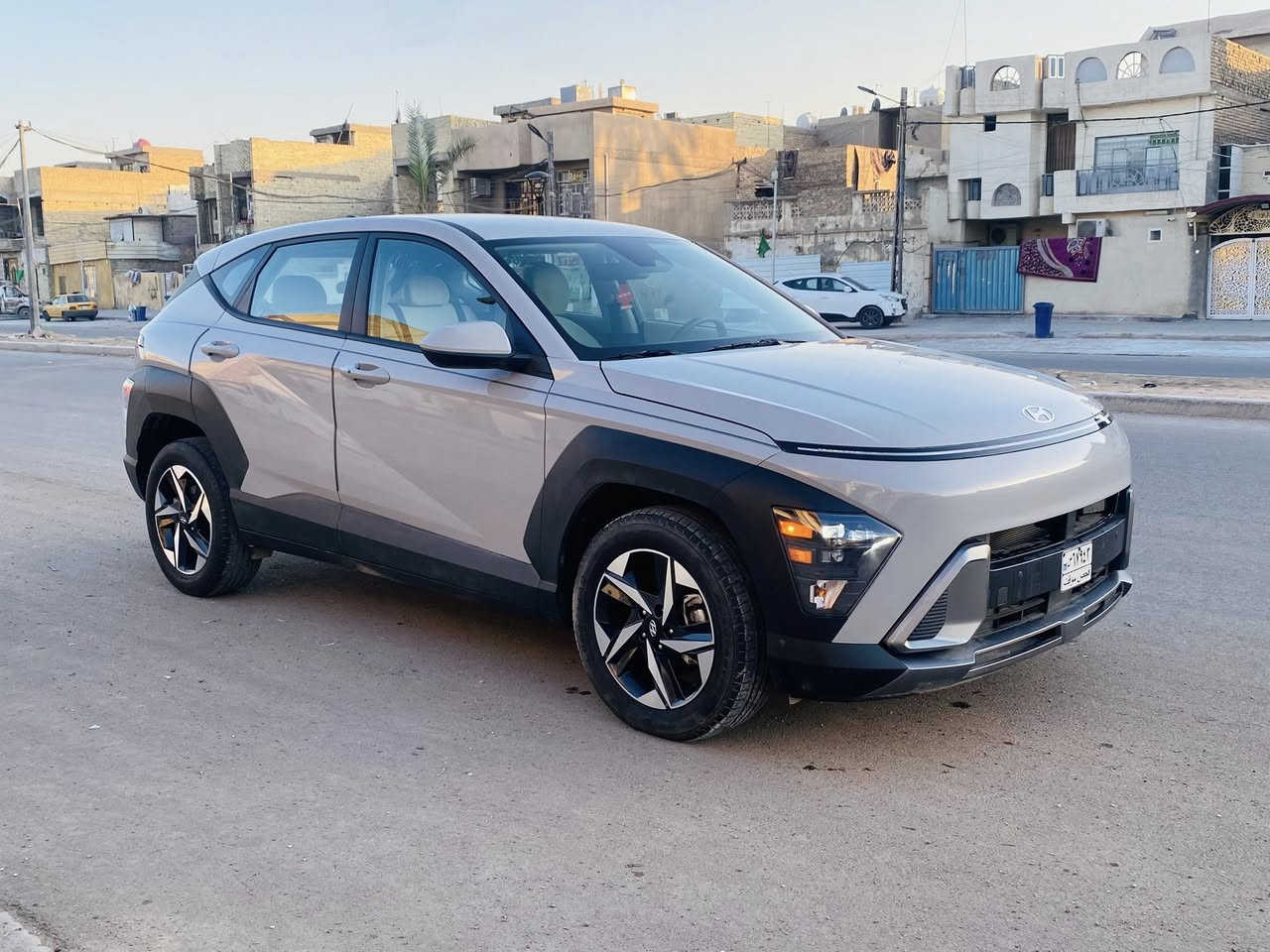 السلام عليكم كونا موديل 2025  موصفات نص فول داخل ابيض
! رادار جانبي
! تحكم جهتين
! بصمه 
! ويل كب
! شاشه كبيره
! كشنات كهرباء
!شاشه كار بلي 
! مانع انزلاق
بيه اهواي موصفات
ماشيه 12 الف mi 
مكينه 2000. دوش 
الحادث موضح بلصور الحافه مال بنيد والجاملغ 
داخل ابيض 🤍

السعر 153. لاستفسار عله الرقم ***********
