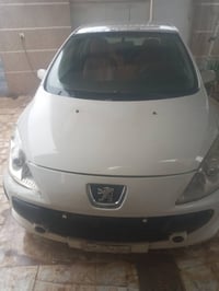 ٢٠٠٦ • ٢٢٠٠ سي سي • شاشه وكامره خلفيه