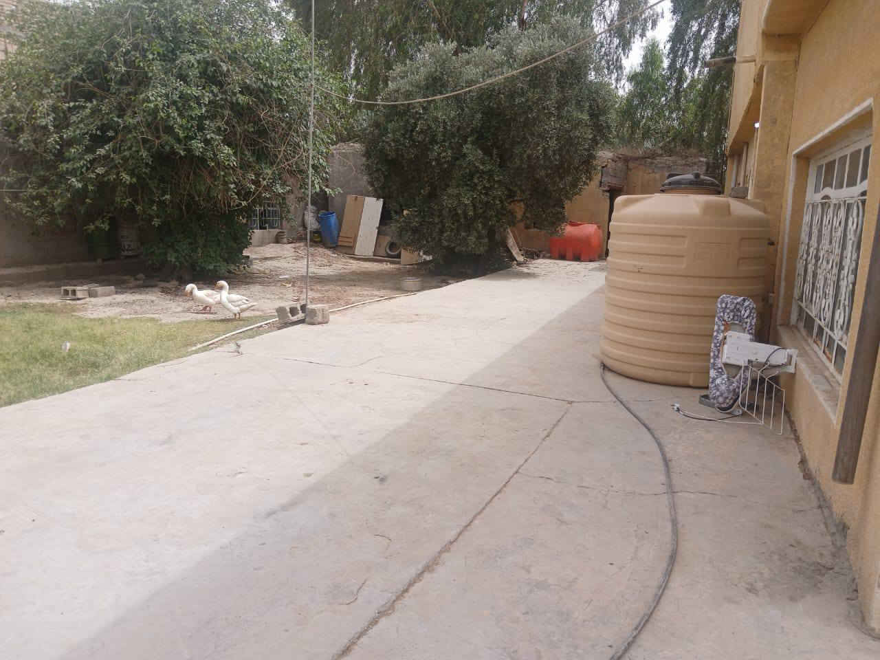 السلام عليكم دار للبيع حي بلال مساحة 850م طابو زراعي سنة 25رابع بيت عن الشارع العام   *********** السعر ٢٥٠ مليون
