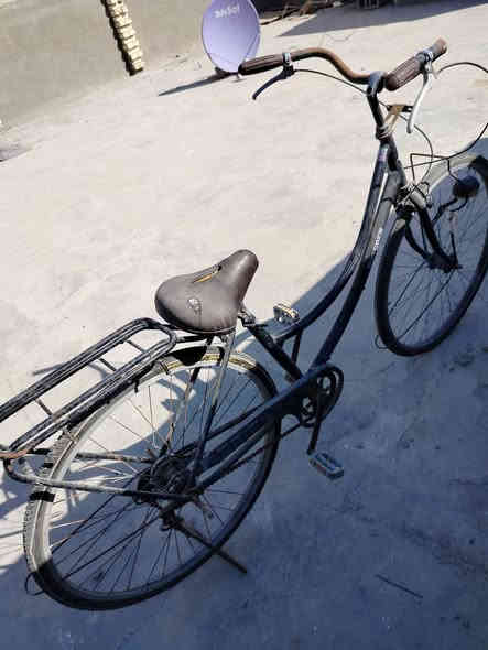 لبييع سياحي نضيف باله مديله ١٦ نزلت بيد حاوي من البصر سوق جمع  البيسكل نضيف ضال متروك فوك للبيع ب، ٦٠وب مجال هواي عنوني بصره ياسين خريبط  رقمي ***********
