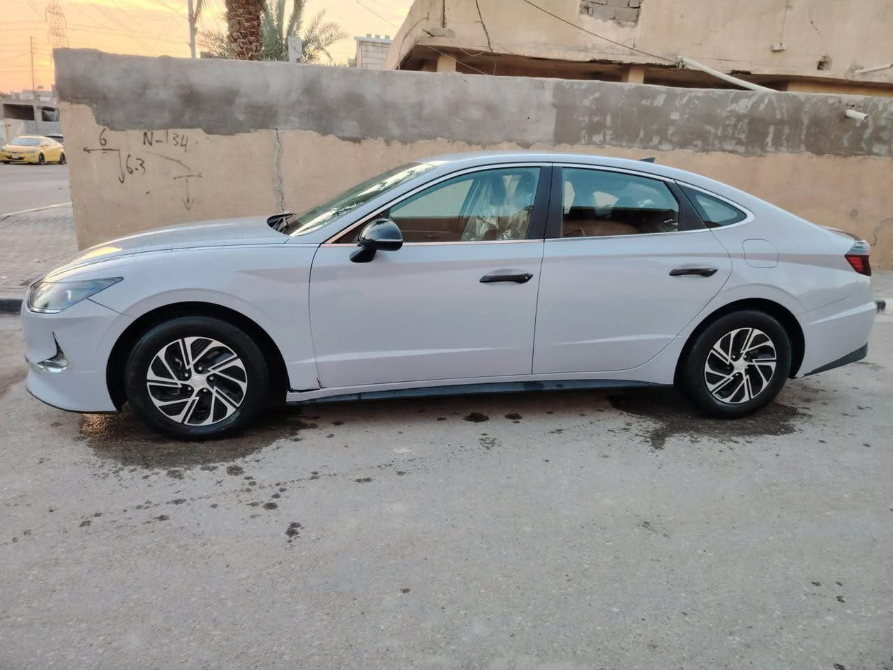 سوناتا موديل ٢٠٢٣ اصل ٢٠٢١ 
رقم وسنويه تحويل مباشر
امريكي بدون فتح وتبديل
تكسي دبي جانت وصبقناها
عام هايبرد السياره السعر ١١٢ ورقه
بيع مستعجل سياره كارتون ما ناقصها
اي شي العنوان البصره كرمت علي 
لستفسار *********** علي الخالص, ديالى
