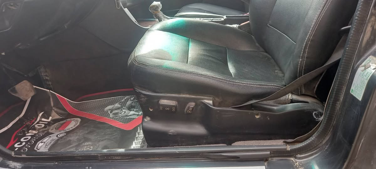 سلام عليكم عندي هاي بي ام بلاديه حجم ٧٣٥ اصل موديل ٩٢ مكينه جديد وكير جديد داخله جلد كهرباء كله شغاله لكشنات غرفه جديد  فول فتحه جام كهرباء  ويل خليه بجم جديد حاويه لخلف جديد  كهربائية كله شغاله رقم بغداد كبل تحويل سنويه بعده مسقطه سعر ٣٣ مكانه بغداد لشعب ***********
