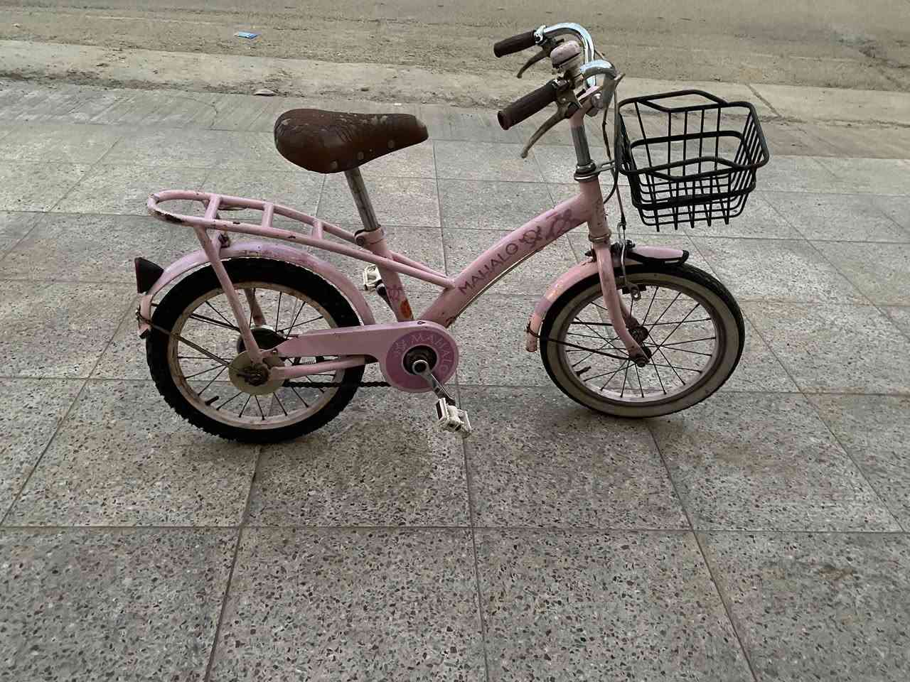 سلام عليكم بايسكل بناتي  اللبيع حجم 16نضافه💯 إمكاني بغداد /حي الجهاد ***********
