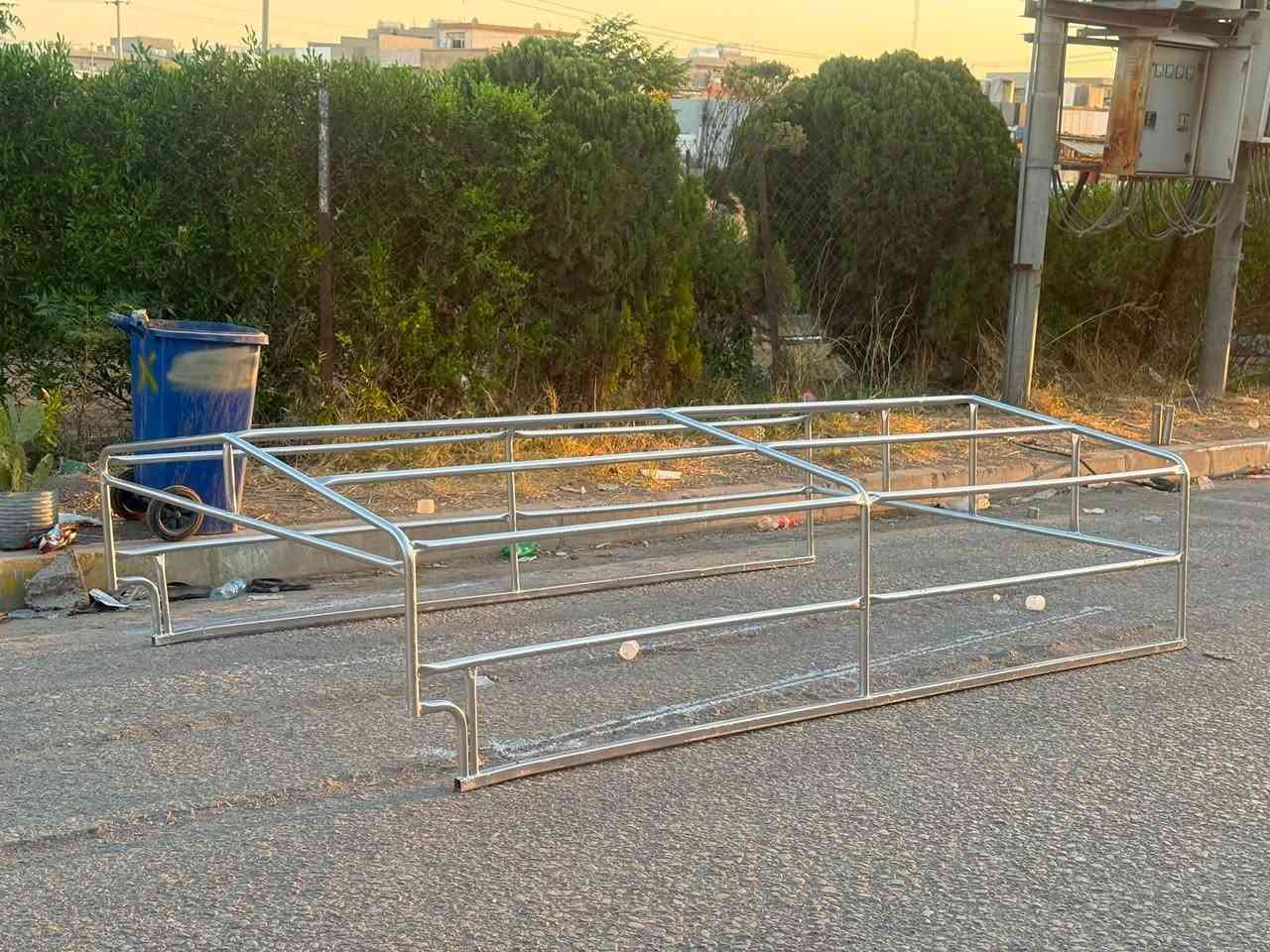 کەپرو چادری کیا بۆ فرۆشتن بۆ ٢٧٠٠ و ٣٠٠٠ دەبێ
٦٠ سانتیم بەرزە 

دەست کردی قارەمان حدادە 

سعر ٢٢٠ هەزار 

شوێن هەولێر 

***********
