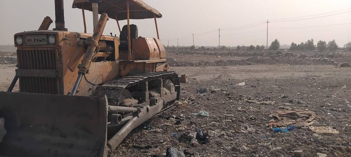 سلام عليكم البيع بلدوزر موديل ٨٢ رقم بغداد لماني كير محرك مكينه جاهزه لشقل ***********
