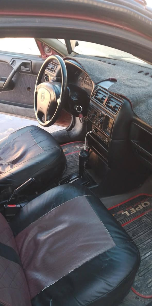 اوبل فيكترا بدون ظربه بدون خياس
 موديل 94  محرك، 20اتوماتيك سنويه لغايه 2029 شرط تحويل بطاقه بانزين موجود ***********  *********** كركوك, العراق
